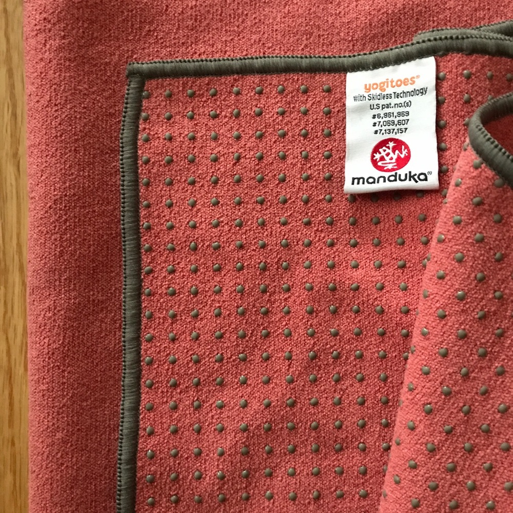 Manduka Yogitoes Yoga Mat Towel - Coral